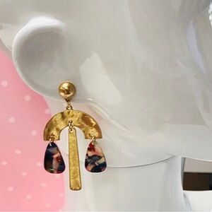 Contemporary Hammered Gold Mobile with Multicolor Resin Dangle Earrings-NWT